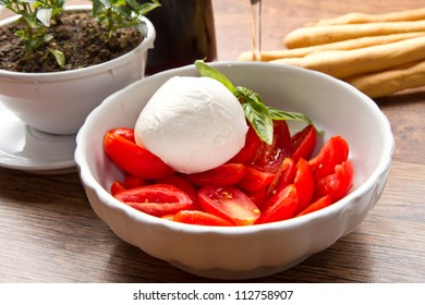 mozzarella with tomatoes