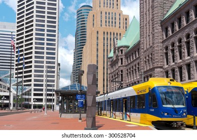 MPLS, MN/USA - JUNE 28, 2015: Central Business District Of Minneapolis. Together, The Twin Cities Of Minneapolis And St. Paul Anchor The Second Largest Economic Center In The Midwest Behind Chicago. 