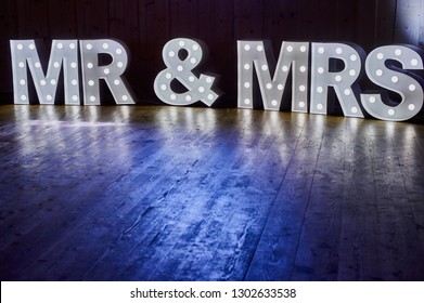 Mr And Mrs / Mr & Mrs Wedding Sign 