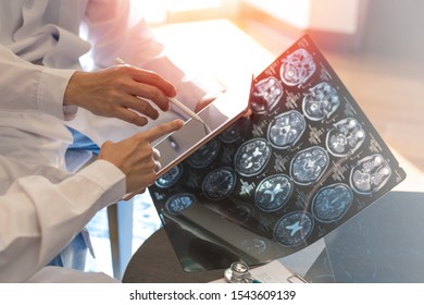 MRI Digital X-ray Of Brain With Team Radiologist Doctor Oncology Working Together In Clinic Hospital. Medical Healthcare Concept.