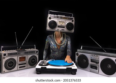 Mrs stereohead with a ghettoblaster for a head, Djing with a record turntable