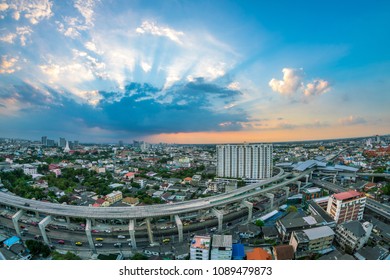 MRT Sky Train Thonburi, Bangkok Thailand