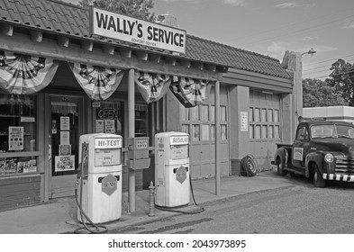 MT AIRY, NORTH CAROLINA, USA -SEPTEMBER 18, 2021 - Wally's Service Station in Mayberry, Mt. Airy, NC. Wally's tow truck and gas pumps are a replica from the award winning Andy Griffith Show.