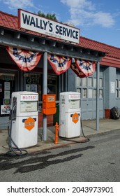 MT AIRY, NORTH CAROLINA, USA -SEPTEMBER 18, 2021 - Wally's Service Station in Mayberry, Mt. Airy, NC. Wally's tow truck and gas pumps are a replica from the award winning Andy Griffith Show.
