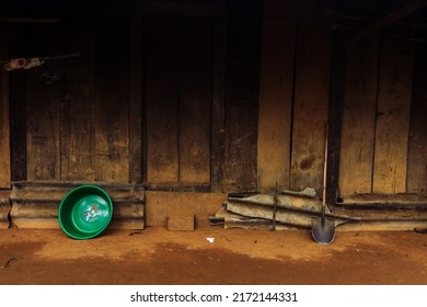 Mu Cang Chai, Vietnam - May 17th 2022: A Traditional Hmong Vietnamese Wooden House Exterior With Washing Tub 