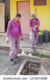 Muadzam Shah, Malaysia - January 3rd, 2019 : The Worker Clears The Clogged Sewer Drain Using Drain Clog Remover To Remove The Dirt Attached To The Channel.