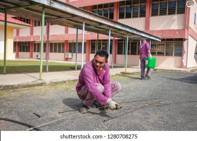 Muadzam Shah, Malaysia - January 3rd, 2019 : The Worker Clears The Clogged Sewer Drain Using Drain Clog Remover  To Remove The Dirt Attached To The Channel