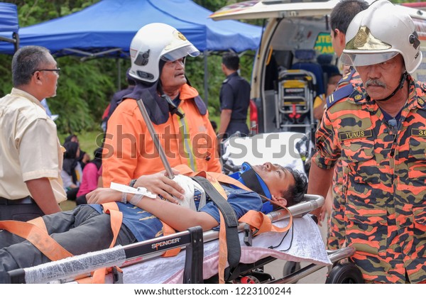 Muadzam Shah,\
Pahang - October 18th, 2018 :Rescuers are helping the wounded on a\
stretcher to an ambulance during road accidents in  Inter Agency\
Disaster Training Program 2018\
.