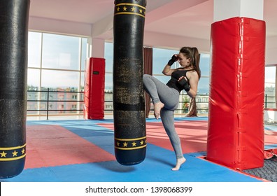 4,205 Female muay thai Images, Stock Photos & Vectors | Shutterstock