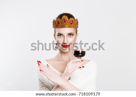 Similar – Image, Stock Photo Frau hält einen grünen Teller mit einem Apfel in der Hand