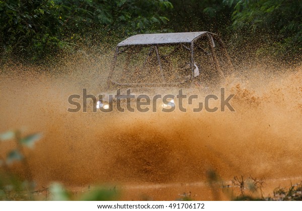 Mud splash in off-road\
racing