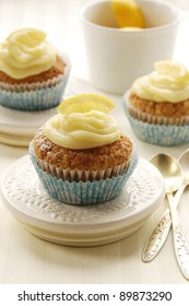            Muffins with lemon curd