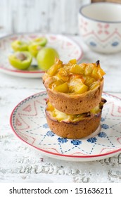 Muffins with plums