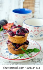 Muffins with plums