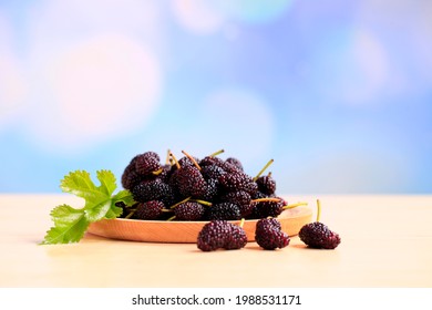 Mulberry, Mulberry fruit, mulberry fruit in the plate