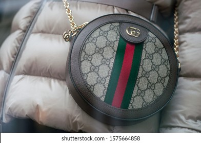 gucci brand purse