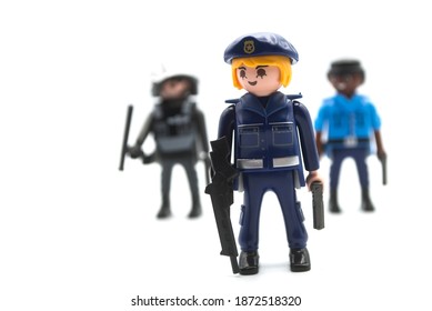 NEW Police  Officer Beret &  Pistol Playmobil     City Life Figure 