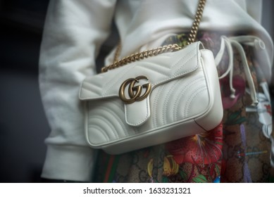 beige gucci purse