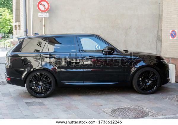 Mulhouse - France - 20 May 2020 -\
Profile view of black Land Rover Discovery parked in the\
street