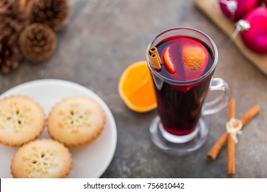 Mulled Wine And Mince Pies