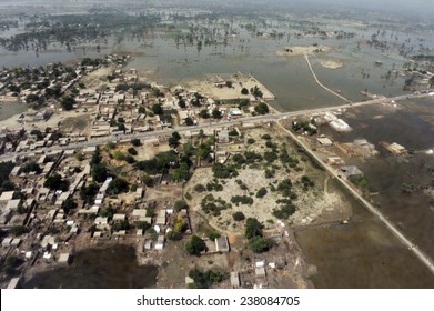 MULTAN, PAKISTAN - AUG 21: View of flood affected areas in Multan is  on August 21, 2010 in Multan, Pakistan.