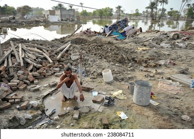 MULTAN, PAKISTAN - AUG 21: View of flood affected areas in Multan is  on August 21, 2010 in Multan, Pakistan.
