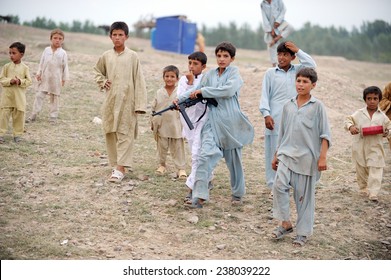 MULTAN, PAKISTAN-SEPT 15: Flood affected people, Sept 15, 2010 in Multan