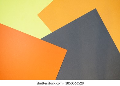 Multi colored abstract paper of pastel yellow, orange,brown colors palette, with geometric shape, flat lay. Foto Stock