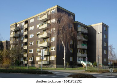 Multi Family House With Balcony