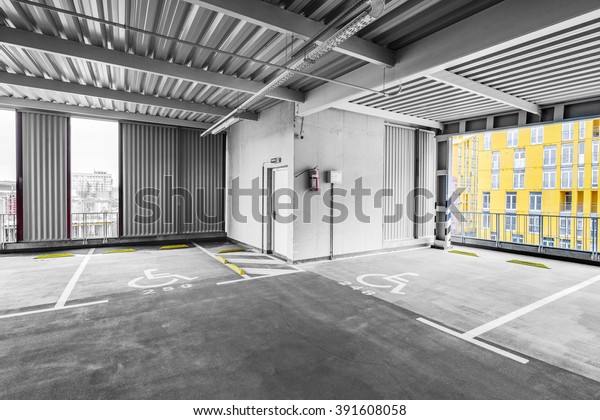 Multi Level\
Public Parking Space. City\
Parking