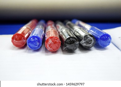 Multi-color chemical pen to prepare writing work