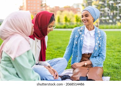 Hijab Girl Group Images Stock Photos Vectors Shutterstock