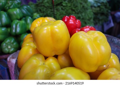 multiple colored capsicum stock on shop for sell