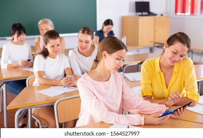 Students Working In Pairs Images Stock Photos Vectors Shutterstock