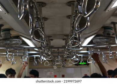 Mumbai, India - 31 August 2022, People Standing Inside Of Carriage Holding Handles In Mumbai's Local Train. Carriage, Handles, Seat, Crowd, Vacant, Station, Western, Central, Harbour, Ladies, Handicap