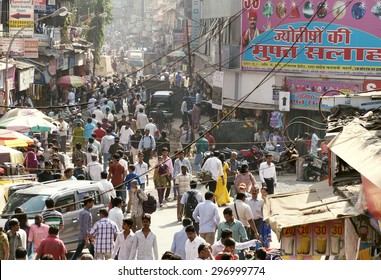 MUMBAI, INDIA - JANUARY 5, 2014: Crowded Street In The Heart Of Mumbai