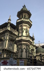 Mumbai, India - July 3, 2015 : Islamic Minara Mosque At The Back At Muhamad Ali Road  During Holy Month Of Ramadan 