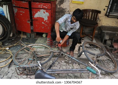 cycle repairing shop