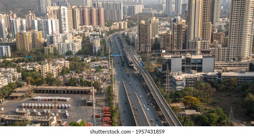 Mumbai, Maharashtra, India - 11 April, 2021 A Sky View Of Western Suburban Mumbai City During Lockdown. Empty Western Express Highway And Roads While Mumbai Was In Lockdown Under Covid 19 Pandemic