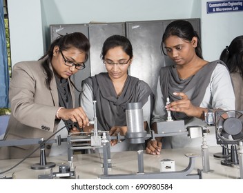 2,267 Indian engineering student Images, Stock Photos & Vectors ...