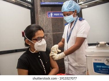 MUMBAI, MAHARASHTRA, INDIA - Feb 08, 2021: Medical Worker Inoculates Vaccine During The 2nd Phase Of Covid-19 Coronavirus Vaccination Drive For Front Line Workers At The Shatabdi Hospital.