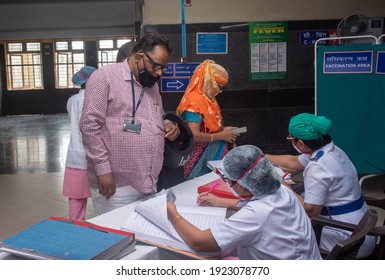 MUMBAI, MAHARASHTRA, INDIA - Feb 22, 2021: Front Line Workers Wait In Queue For Registration Of Covid-19 Coronavirus Vaccine During The 2nd Phase Of Covid 19 Vaccination Drive At The Shatabdi Hospital