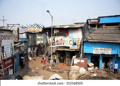 Mumbai/India - 24/11/14 - Dharavi Slums With Lamp Post