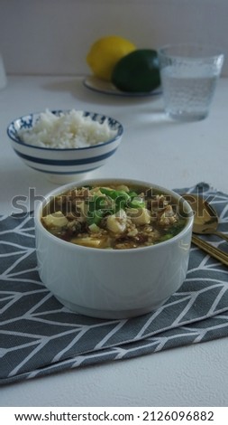 Mun Tahu is a Chinese-Indonesian peranakan dish of soft tofu cooked with mince meat