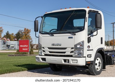 Muncie - Circa November 2021: Isuzu Motors Truck Dealership. Isuzu Is A Japanese Commercial Vehicle And Diesel Engine Manufacturer.