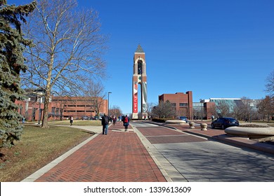 MUNCIE, IN - MARCH 2019: A Bus Is In The Foreground Of An Image At Ball State University.  