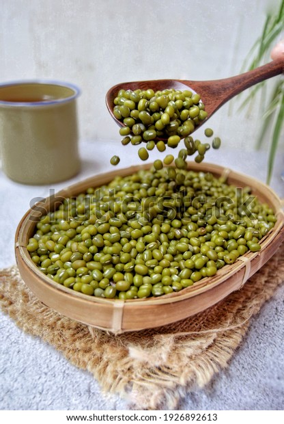 Mung beans are a type of secondary crop which is\
widely known in the tropics.  Plants belonging to the legume family\
have many benefits in everyday life as a source of high vegetable\
protein food.