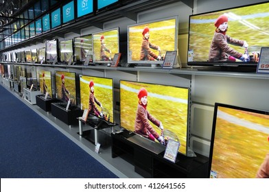 MUNICH, GERMANY - JANUARY 19, 2013: Wall Of Flat Screen Televisions In The Electronics Section Of Store