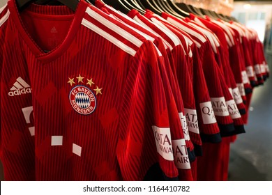 Fc Bayern Logo Images Stock Photos Vectors Shutterstock