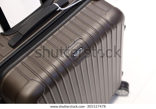 rimowa luggage logo